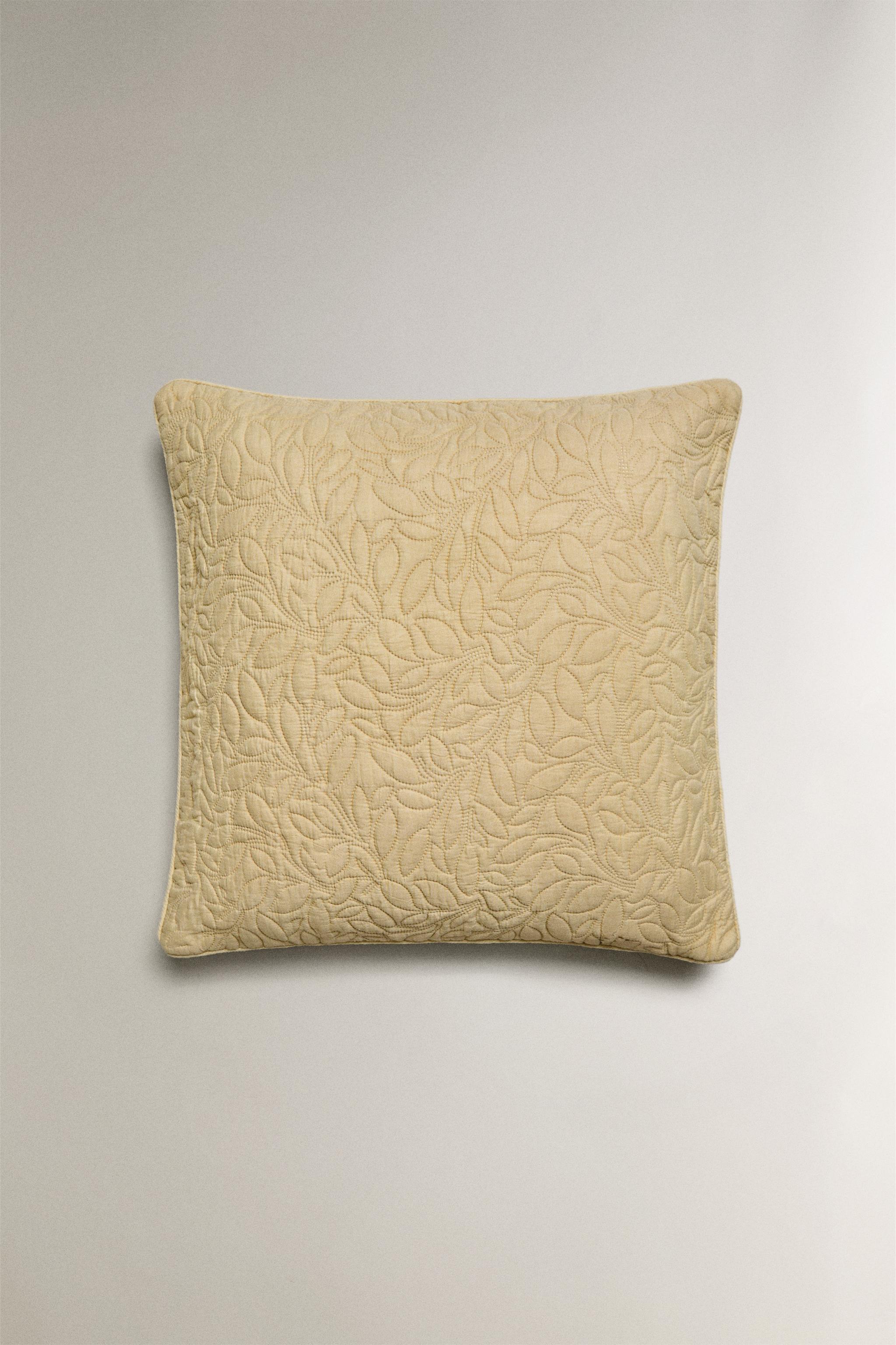 MICROFIBER PILLOW SHAM FOR QUILT WITH A LEAF DESIGN