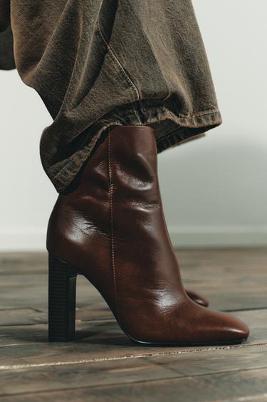 BOTTINES EN CUIR À TALONS LARGES - Marron de Zara - Image 1
