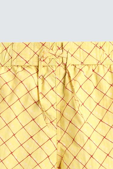 MAILLOT DE BAIN MI-LONG À IMPRIMÉ GÉOMÉTRIQUE DÉLAVÉ - Jaune de Zara - Image 9