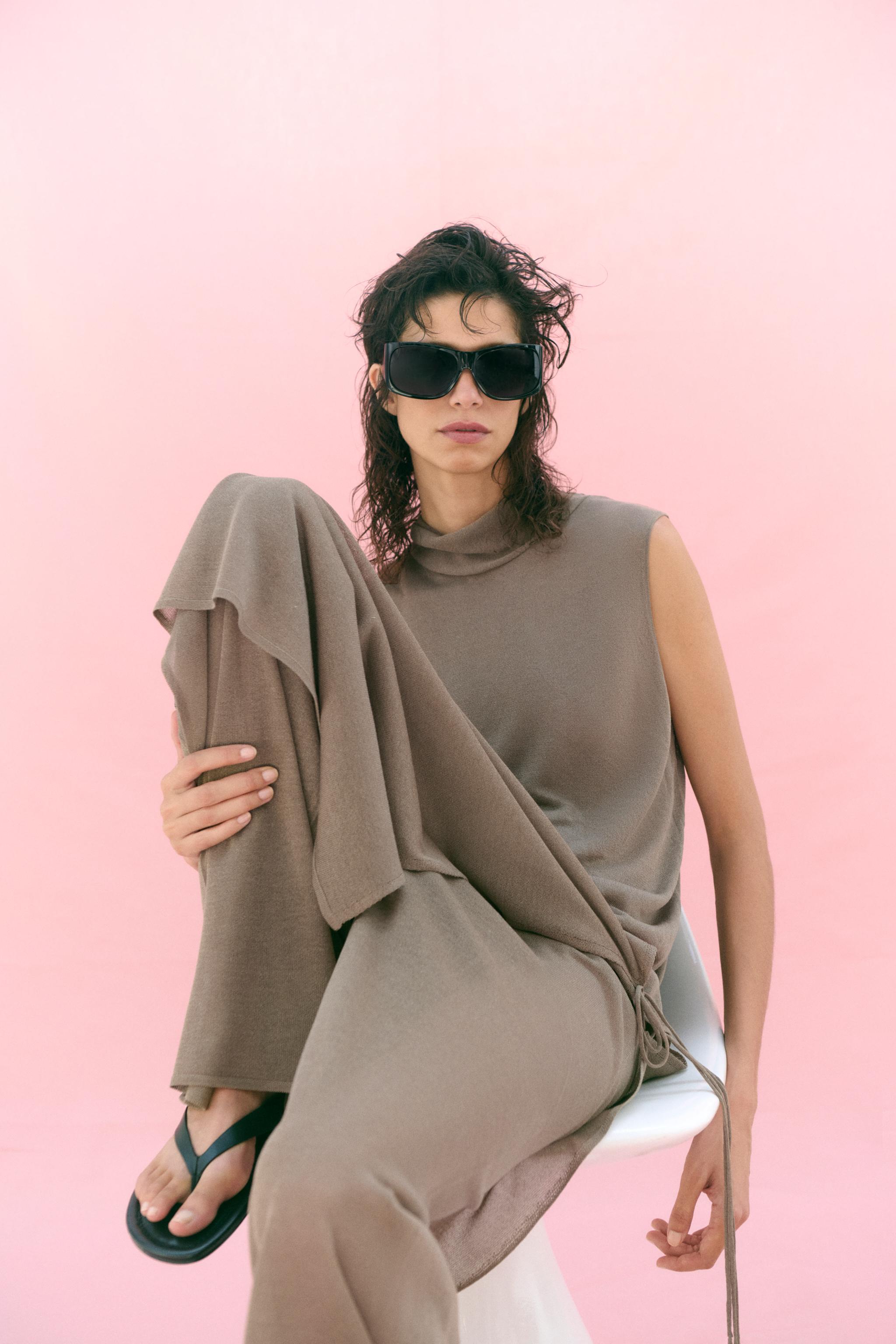 FINE KNIT HIGH NECK TOP