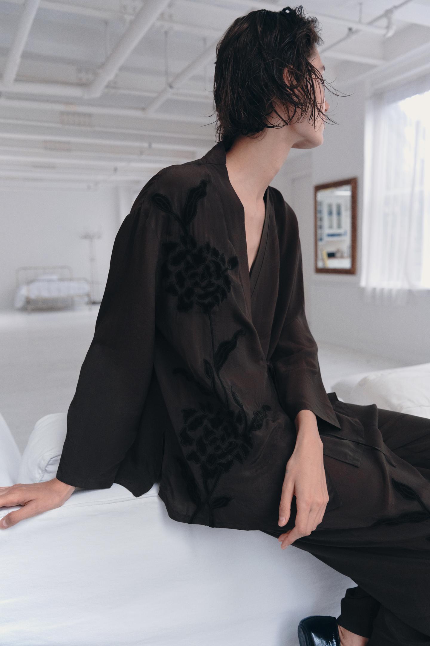 Женская блузка Zara Velvet Embroidery Wrap Blouse, цвет: Шоколадный — фото 5