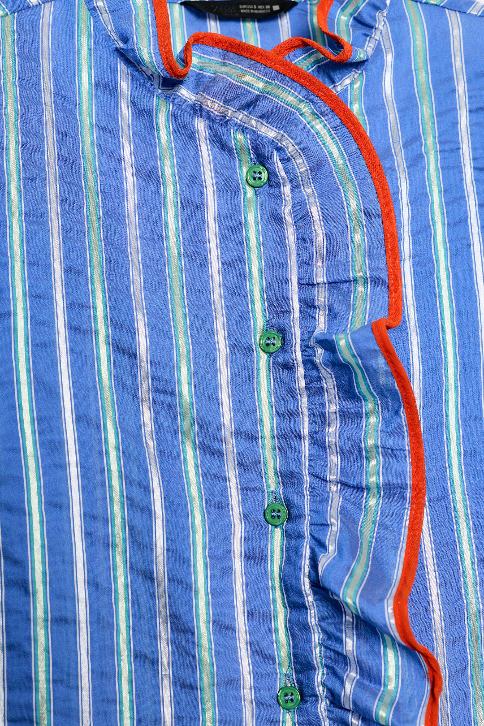 CHEMISE À RAYURES ET VOLANTS