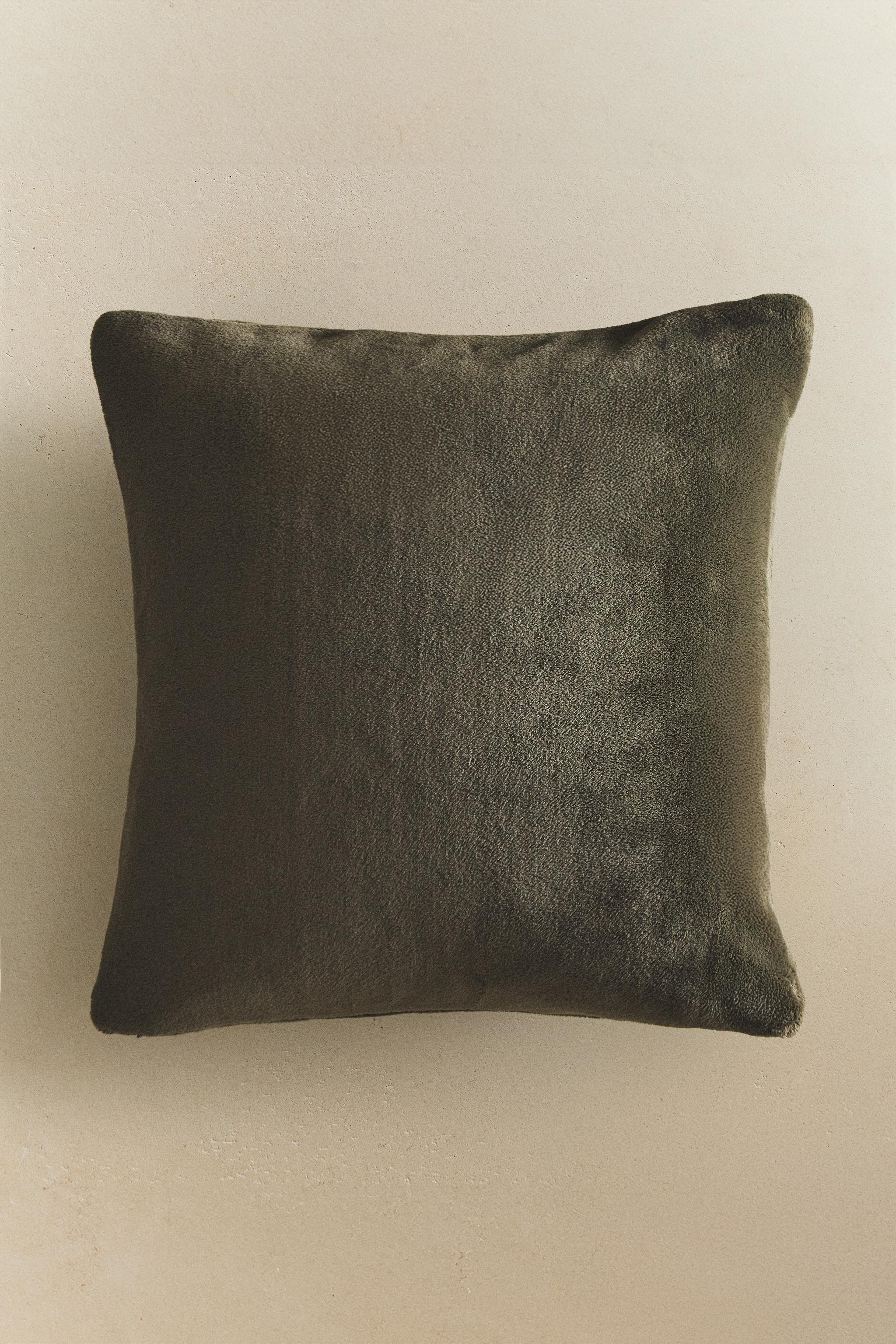 フェイクファー クッションカバー - オフホワイト | ZARA Japan