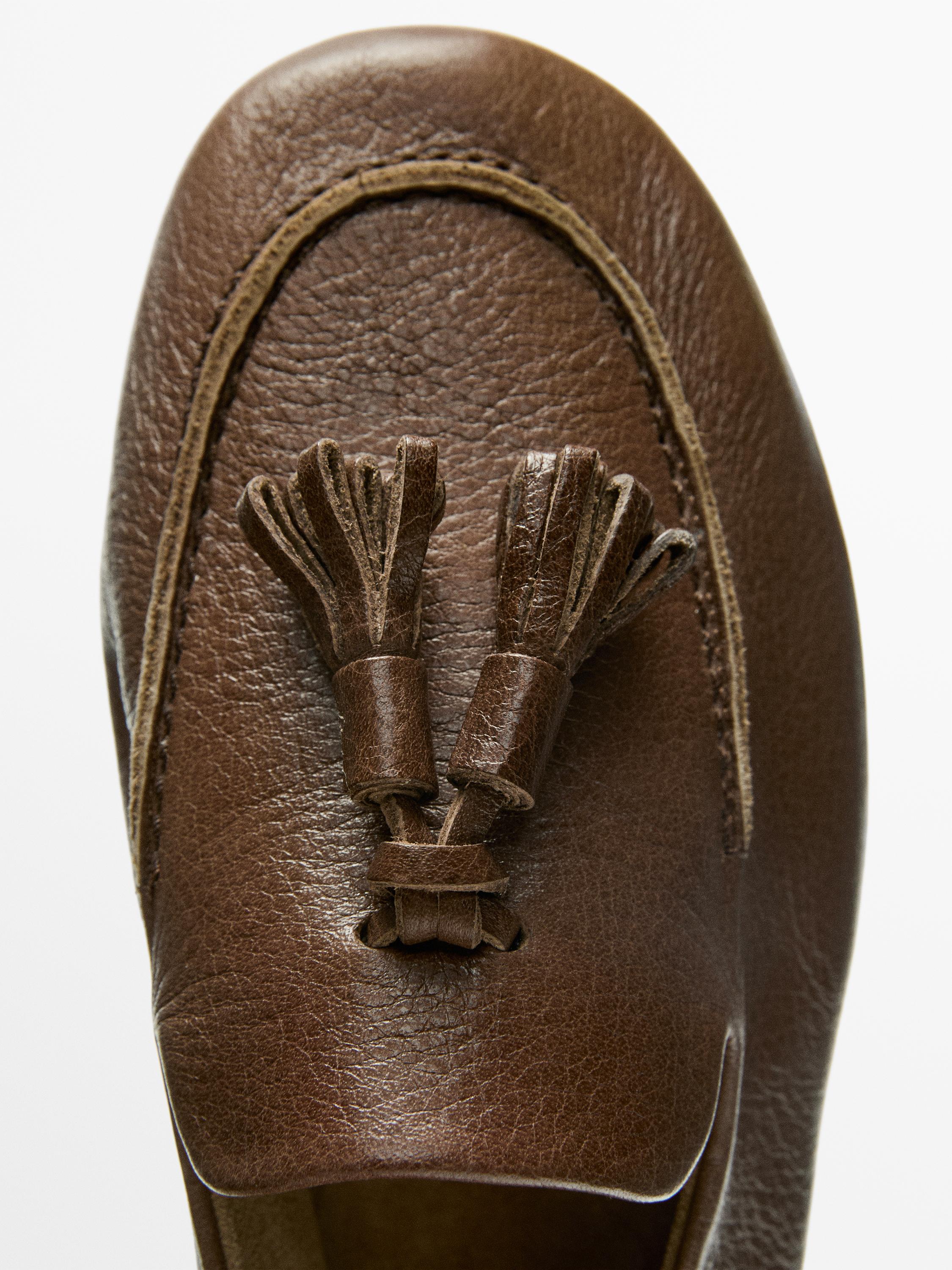 Mocassin en cuir à pompons