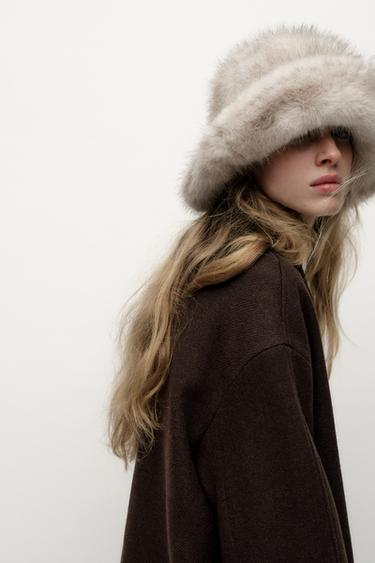 BONNET EFFET FOURRURE - Écru de Zara - Image 1