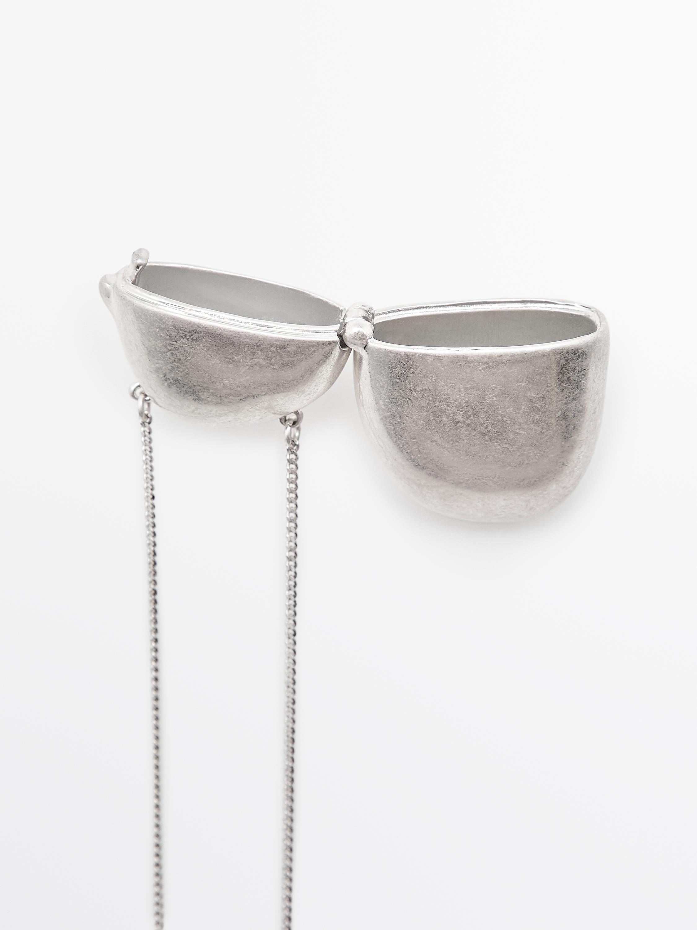 Collier pendentif boîte ovale