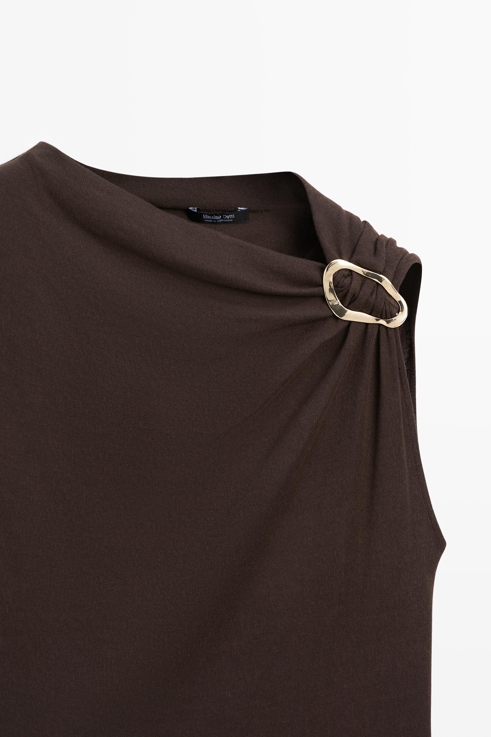 Top asymétrique avec bijou