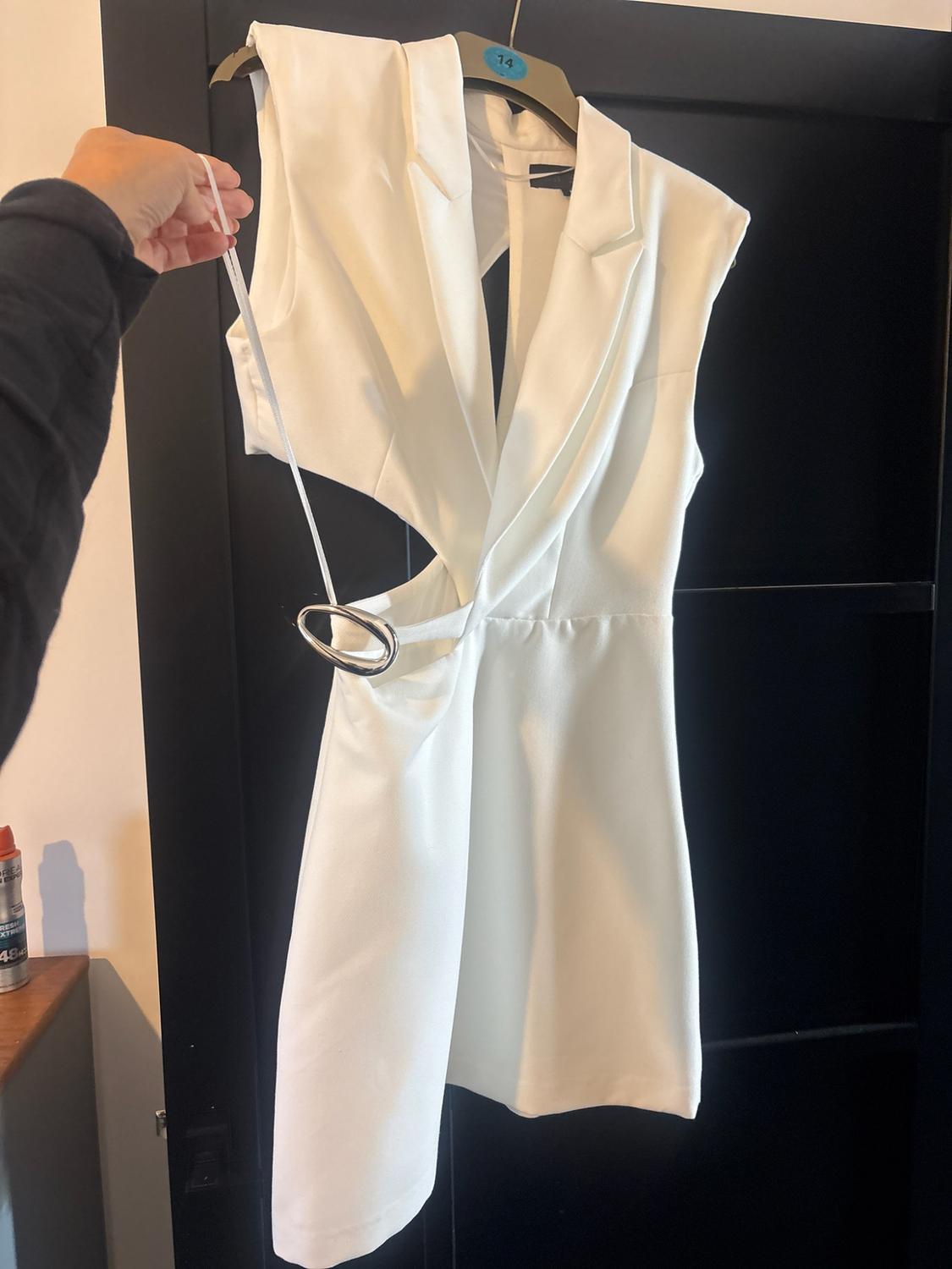 SHORT CUT-OUT DRESS WITH BUCKLE - Image 3