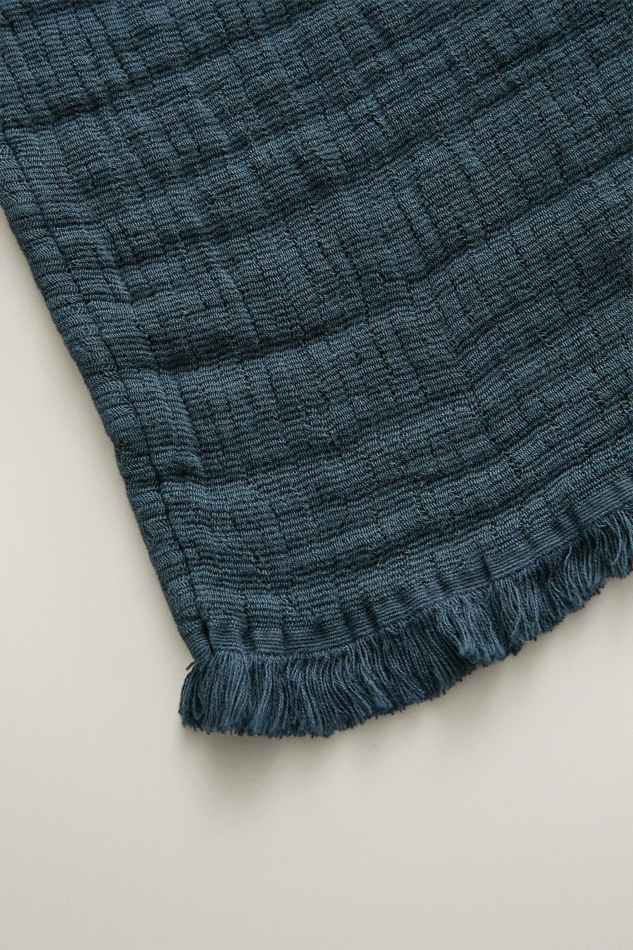 TEXTURED COTTON BLANKET