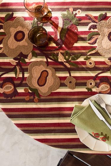 MANTEL RAYAS Y BORDADOS FLORALES - Naranjas de Zara