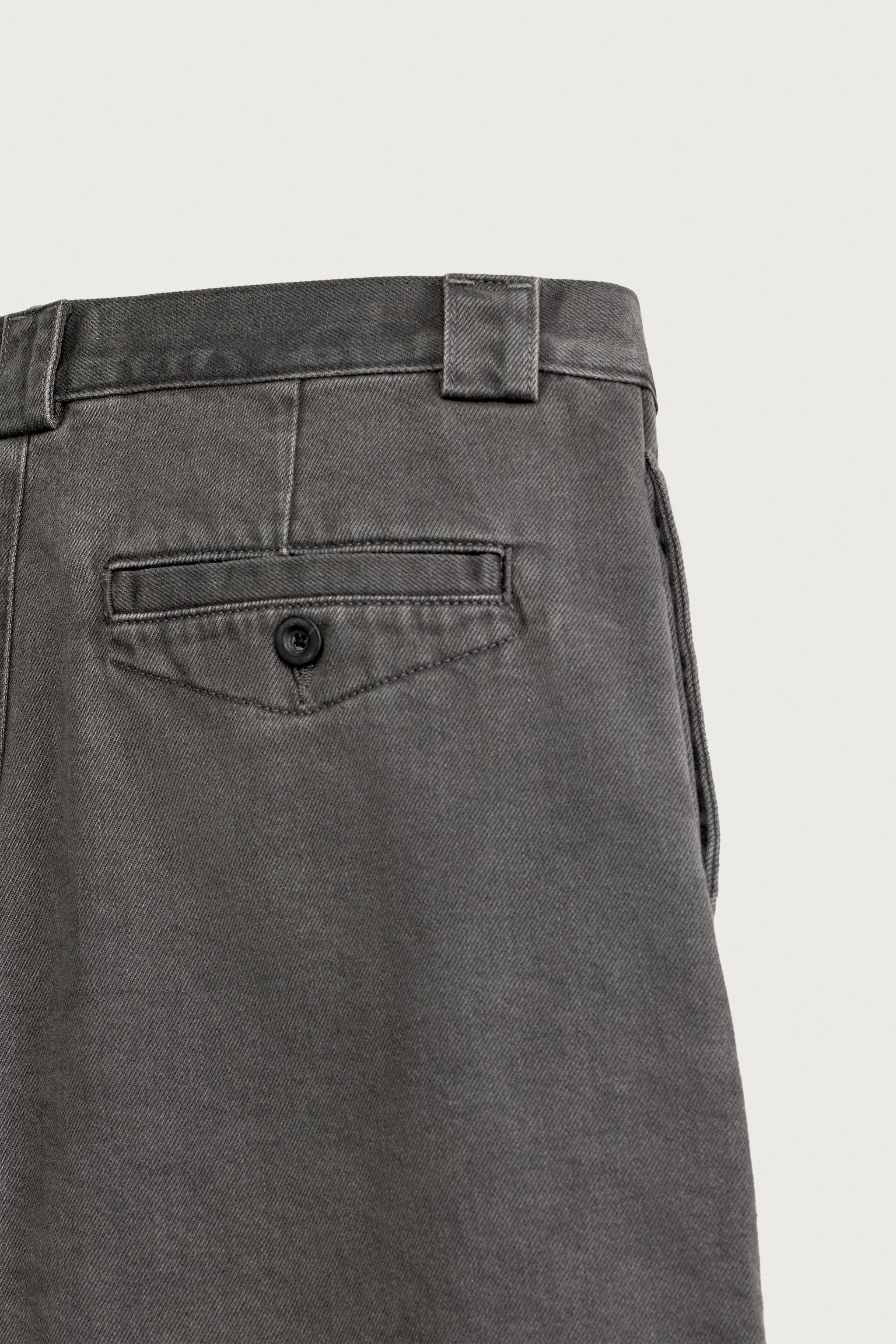 RELAXED FIT PLEATED CHINO PANTS