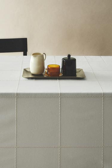 Zaras BORDSDUK MED BRODERADE INSATSER MED BLOMMOR - Naturfärg