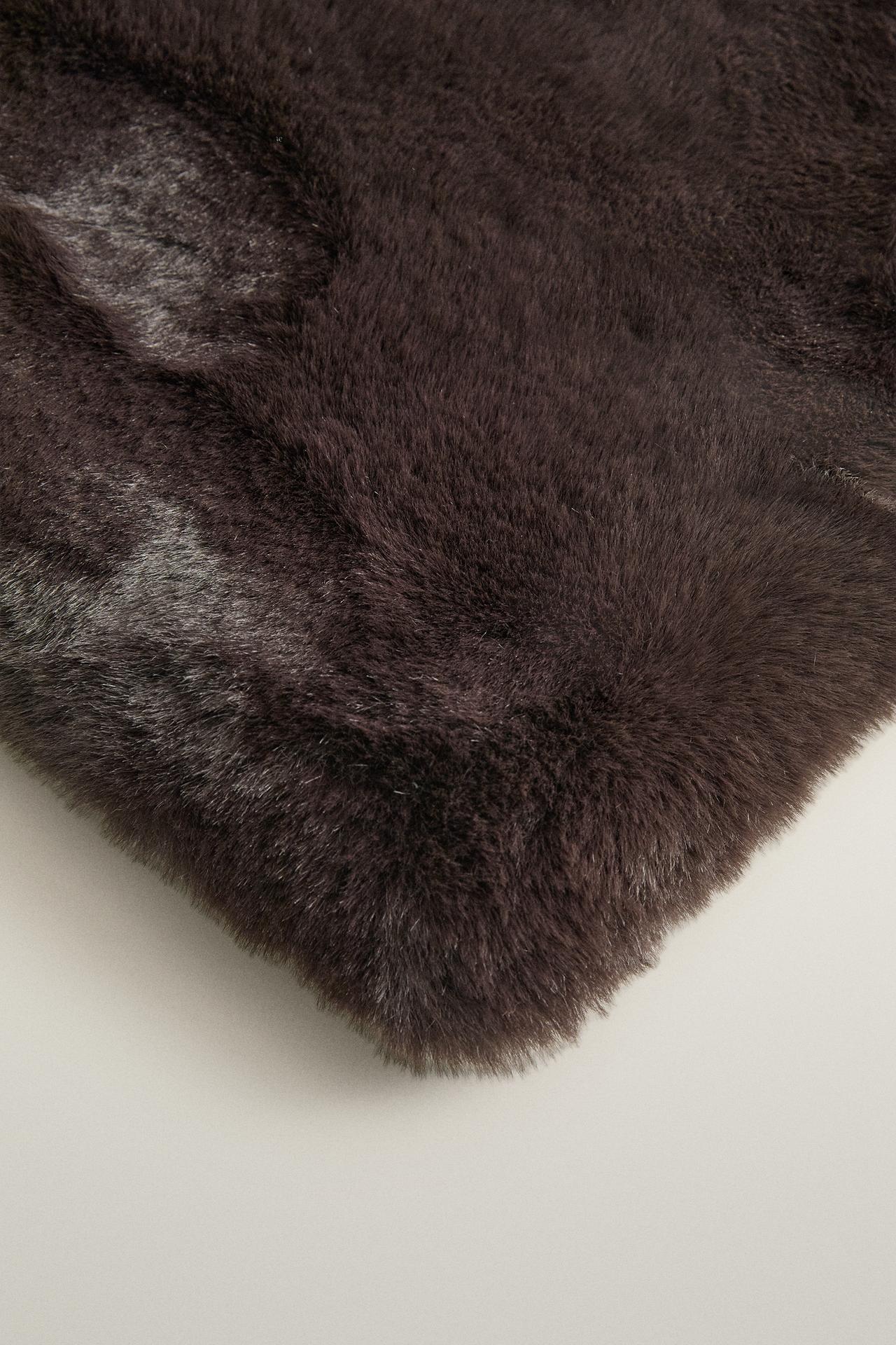 FAUX FUR BLANKET — Dark brown