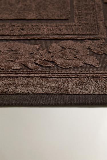 VELOUR JACQUARD BATH MAT - Chocolate by Zara - Image 1