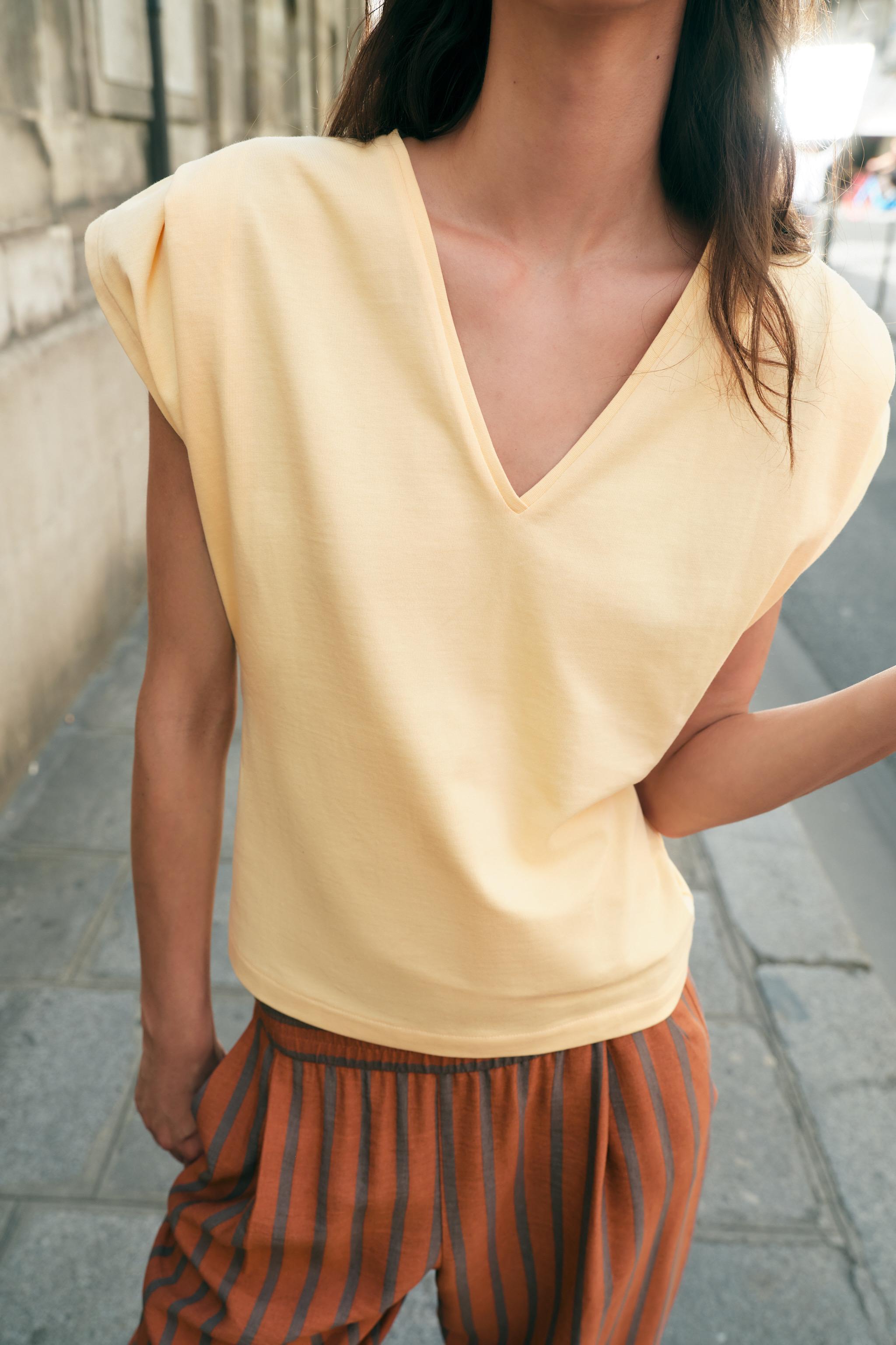 COTTON V-NECK T-SHIRT — Peach