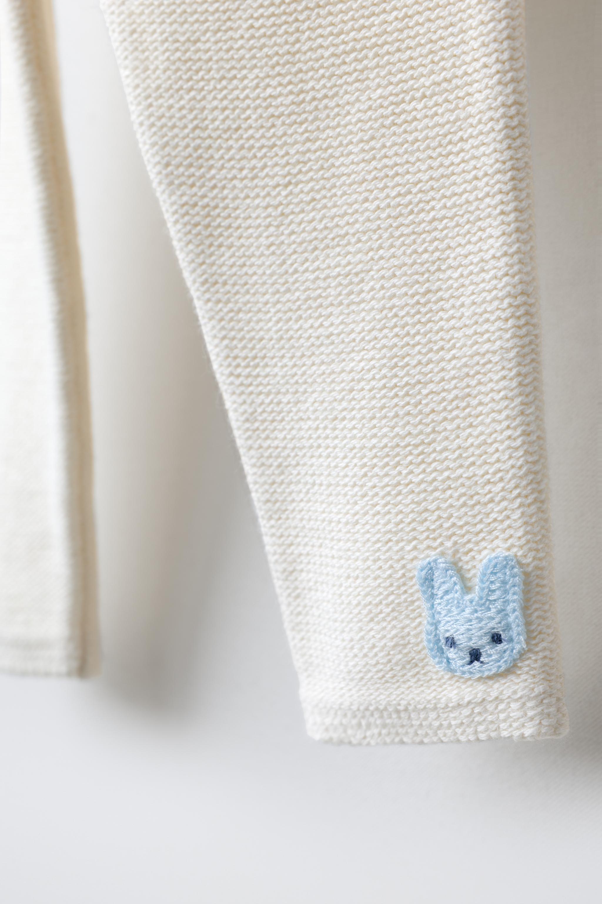 PANTALON EN MAILLE AVEC PIÈCE LAPIN