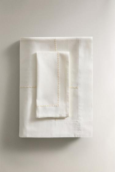 Zaras BORDSDUK MED BRODERADE INSATSER MED BLOMMOR - Naturfärg