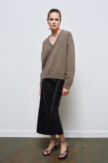 CASHMERE AND WOOL V-NECK JUMPER - Brown / Taupe by Zara