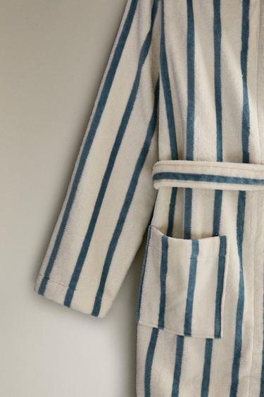 PEIGNOIR VELOURS RAYURES GRANDES TAILLES - Bleu / Blanc de Zara - Image 2