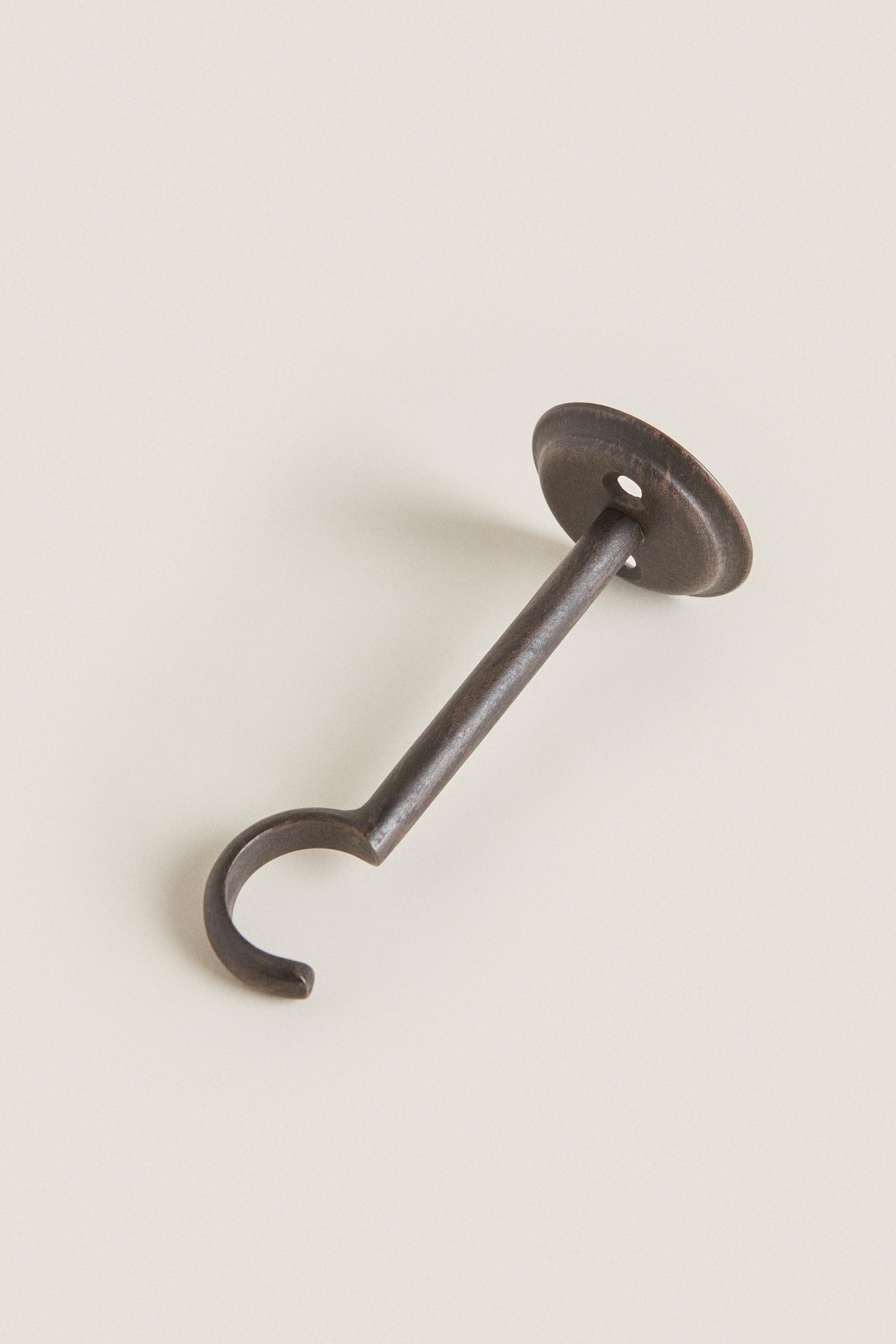 METAL CURTAIN ROD HOOK — Black