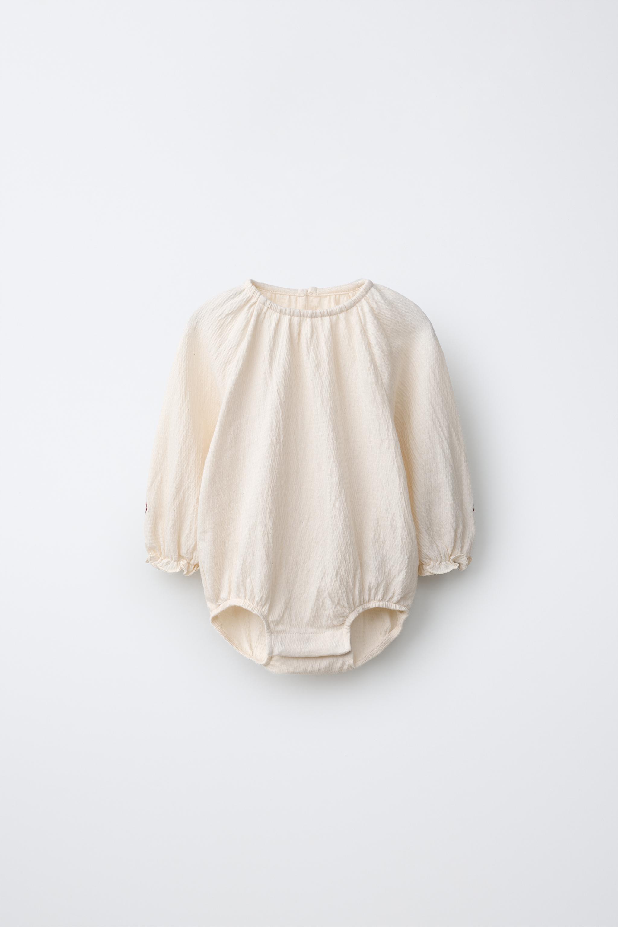 BODY TEXTURÉ À FLEUR BRODÉE