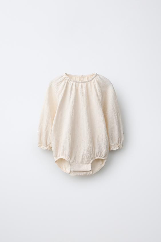 BODY TEXTURA FLOR BORDADA - Crudo de Zara - Imagen 0