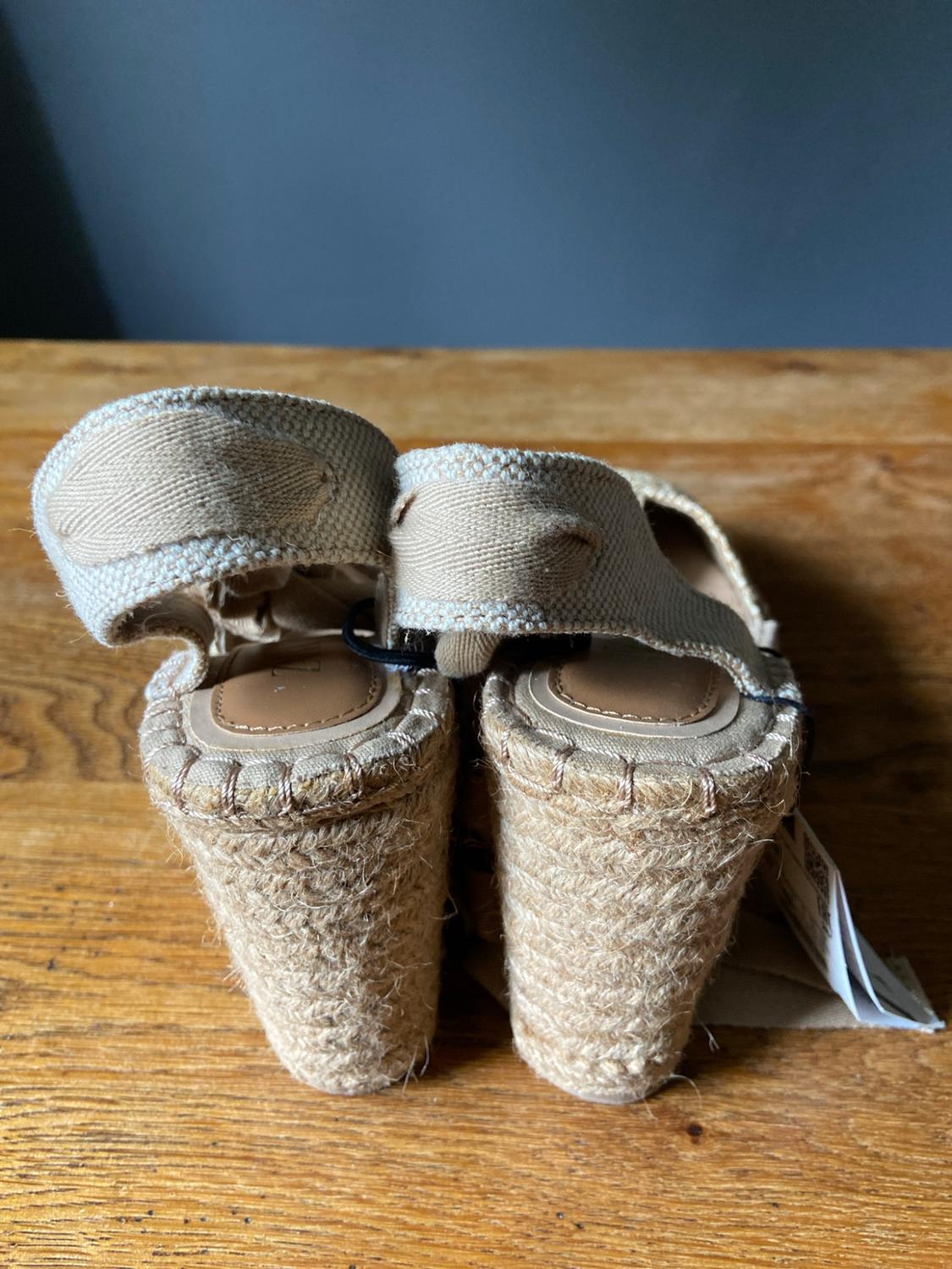 RAFFIA LACE-UP WEDGES - Image 2
