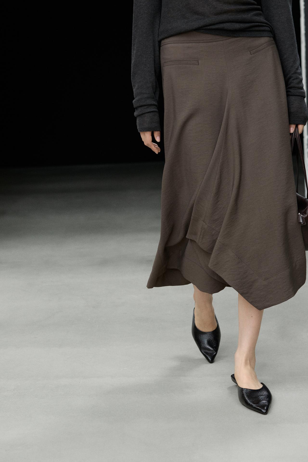 Flowing midi skirt with pleated detail — Brown