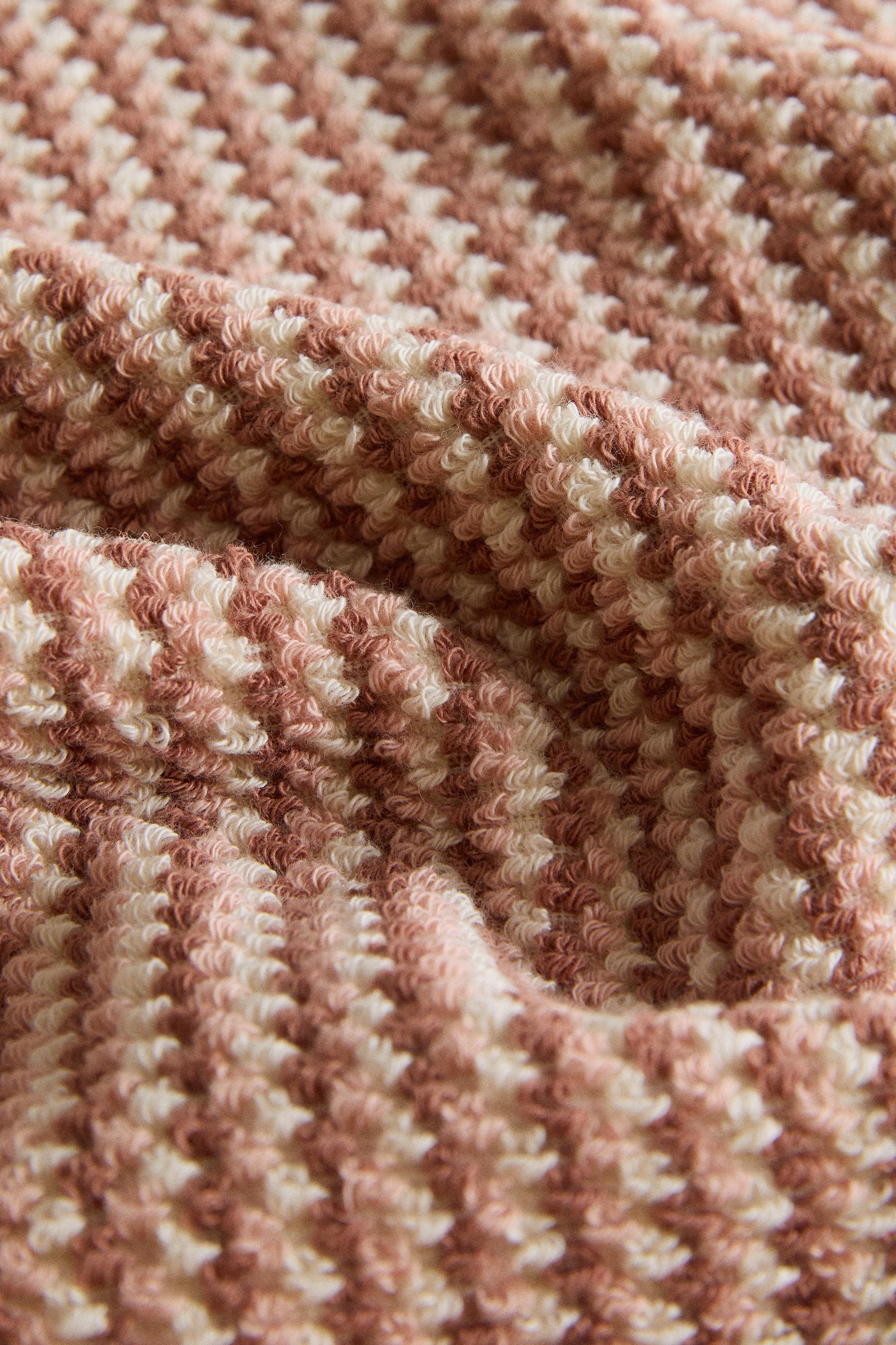 TEXTURED COTTON BATH TOWEL