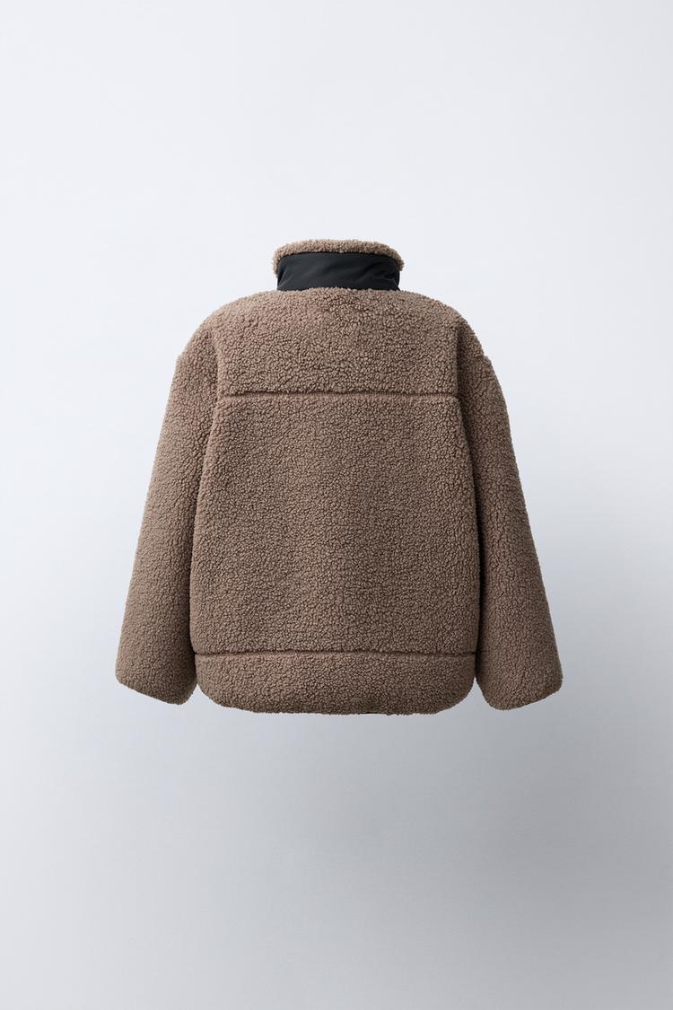Chaqueta con forro de piel sintética contrastante 4