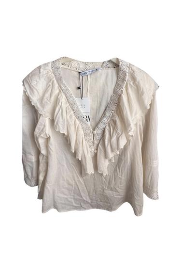 BLUSA NOVA COM ETIQUETABORDADA NO PEITO