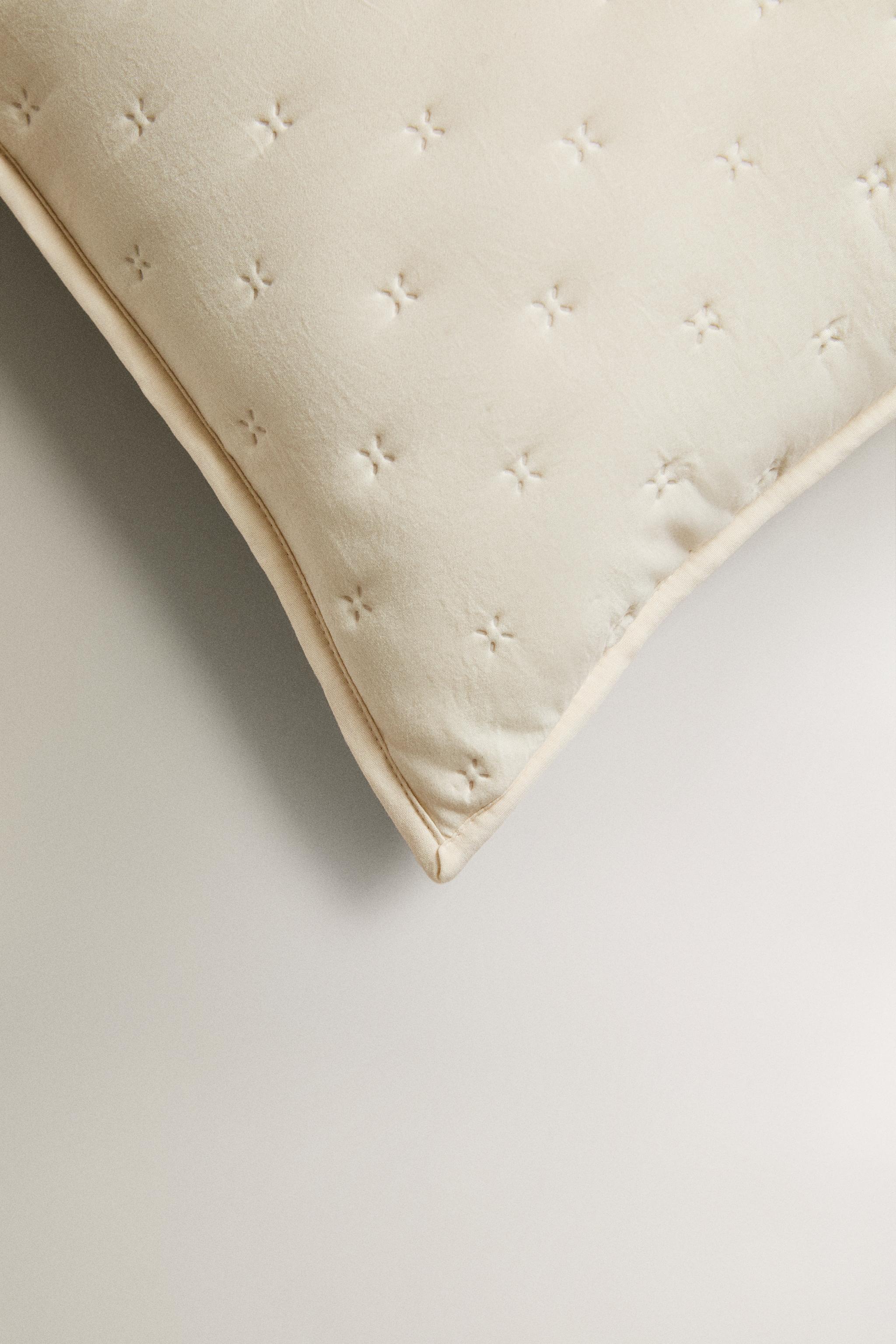 QUILT CUSHION COVER WITH QUILTED DOTS — Ecru