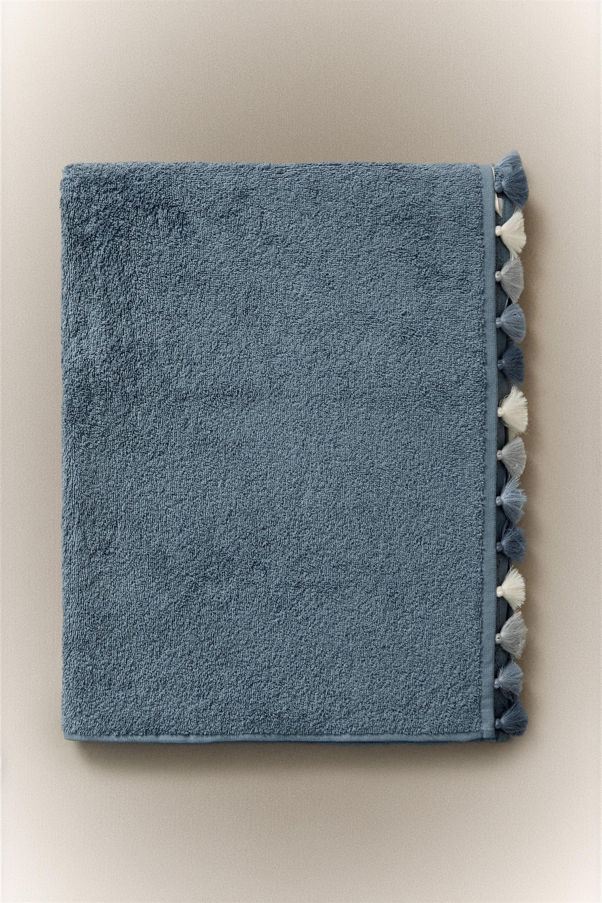 SERVIETTE DE BAIN POMPONS