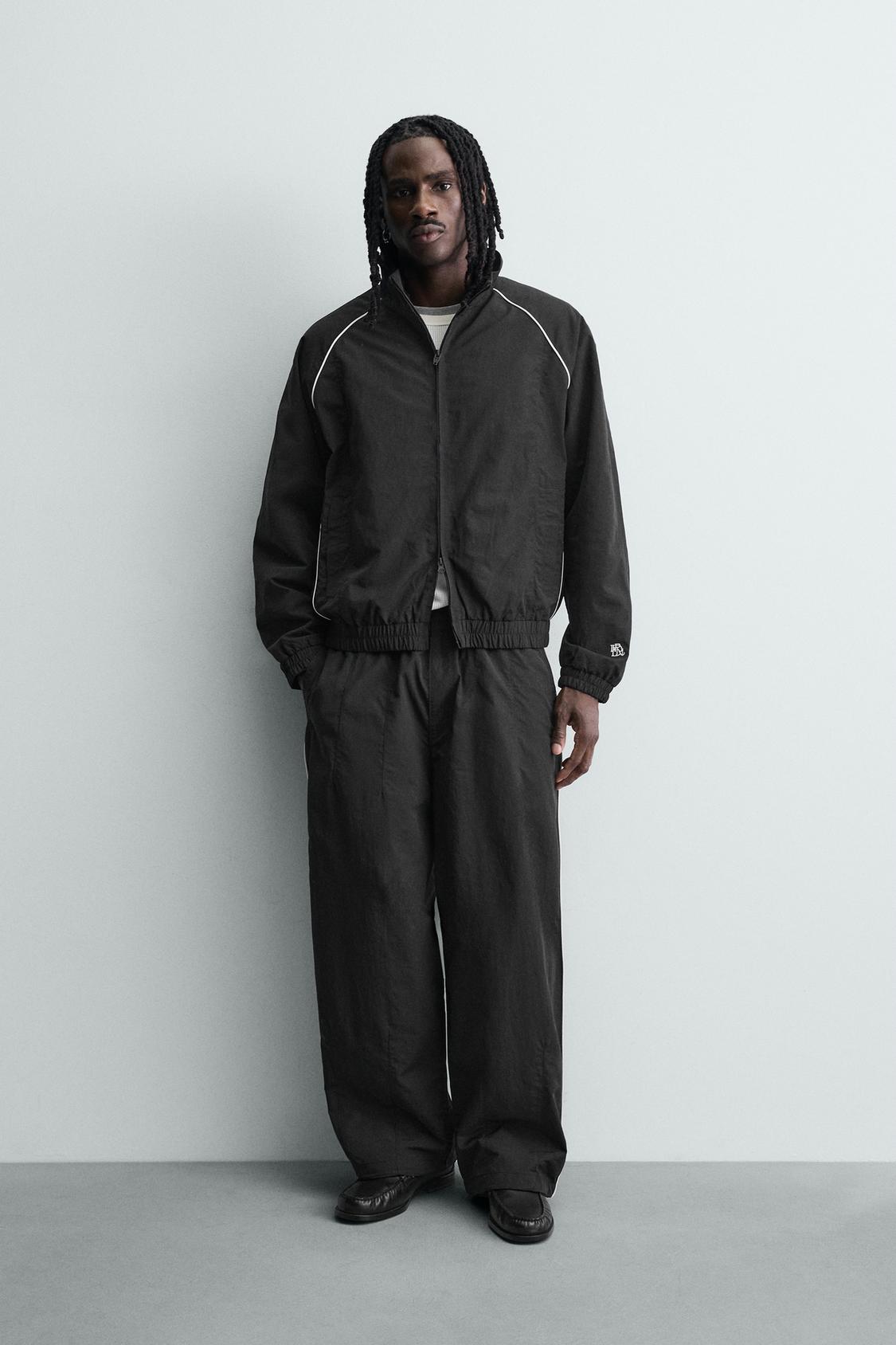 СПОРТИВНЫЕ БРЮКИ ДЛЯ БЕГА ТРУСЦОЙ В КОНТРАСТНУЮ ПОЛОСКУ ОТ ZARA