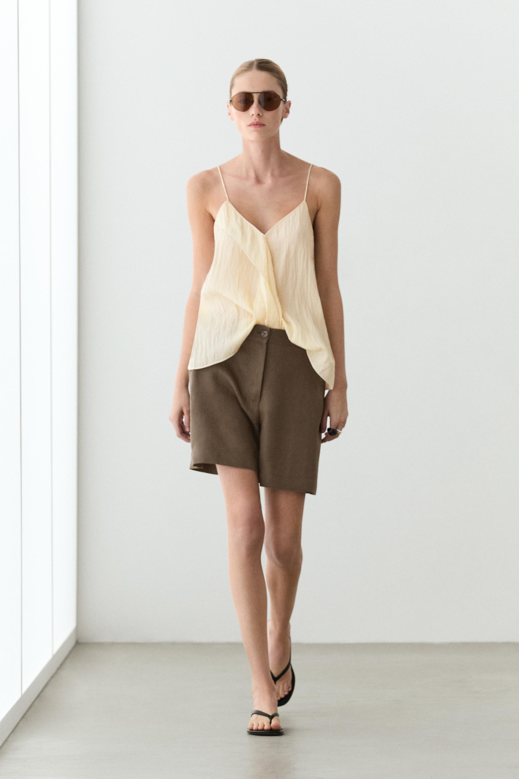 Pleated 100% linen shorts — Moss green