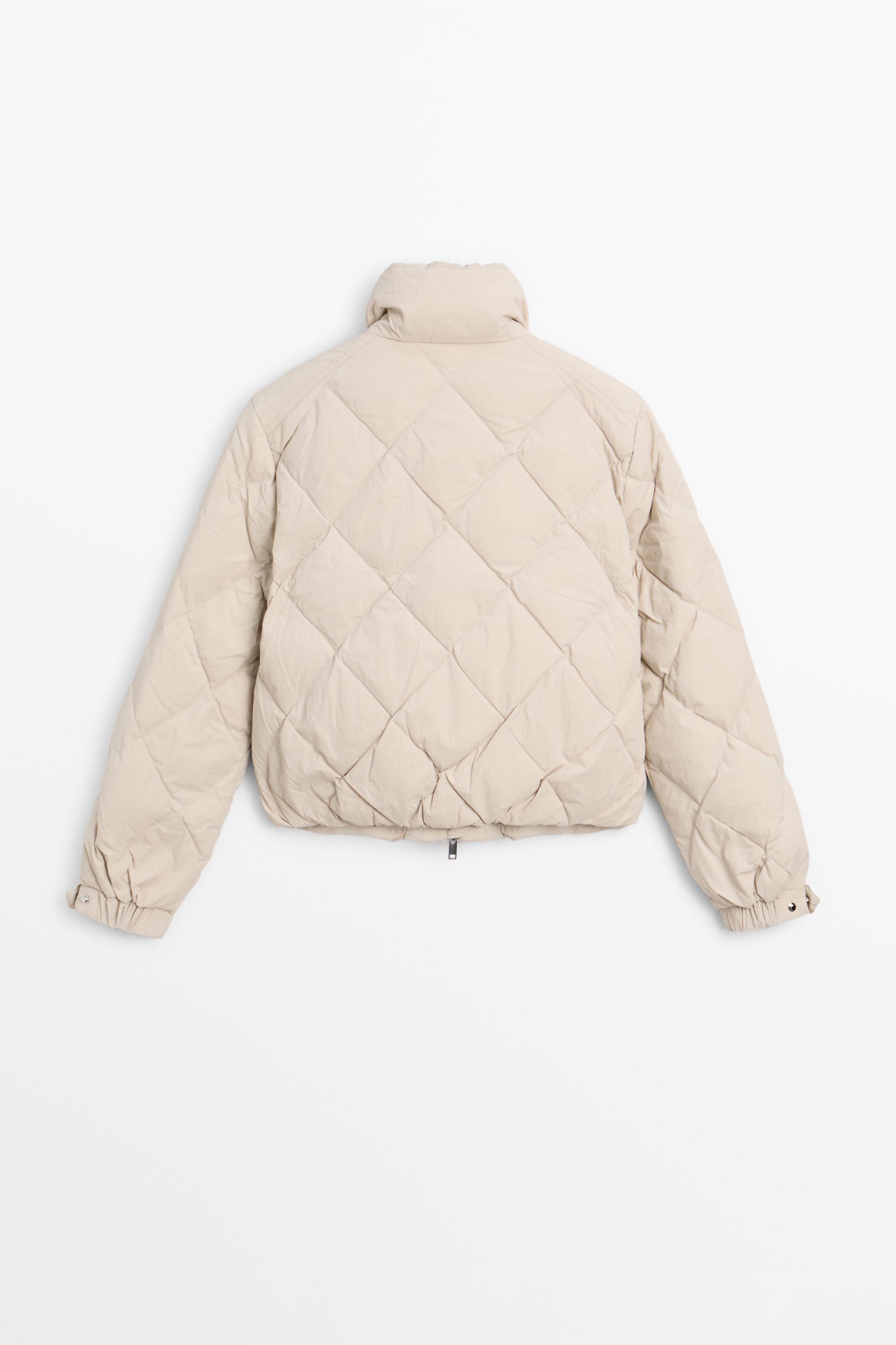 Short water-repellent down jacket