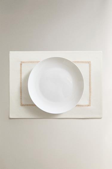 SET DE TABLE SURPIQÛRES CONTRASTANTES - Écru de Zara - Image 4