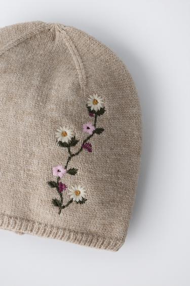 BONNET EN MAILLE À FLEURS BRODÉES - Beige de Zara - Image 1