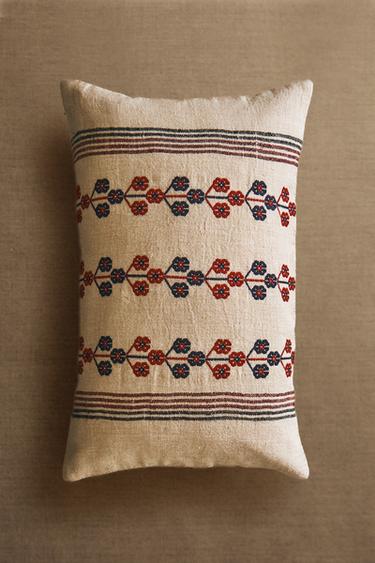 CHRISTMAS CUSHION COVER WITH LINEAR EMBROIDERY - Ecru by Zara - Image 4