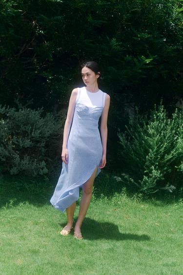 リネン バーレスク ミディ丈ワンピースブルーZaraのリネン バーレスク ミディ丈ワンピース - ブルー