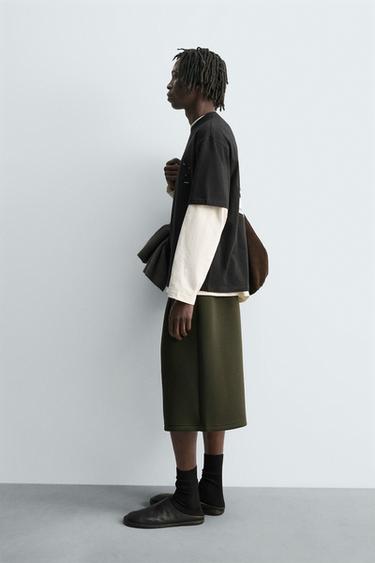 T-SHIRT À IMPRIMÉ ANNEAUX - Noir de Zara - Image 3