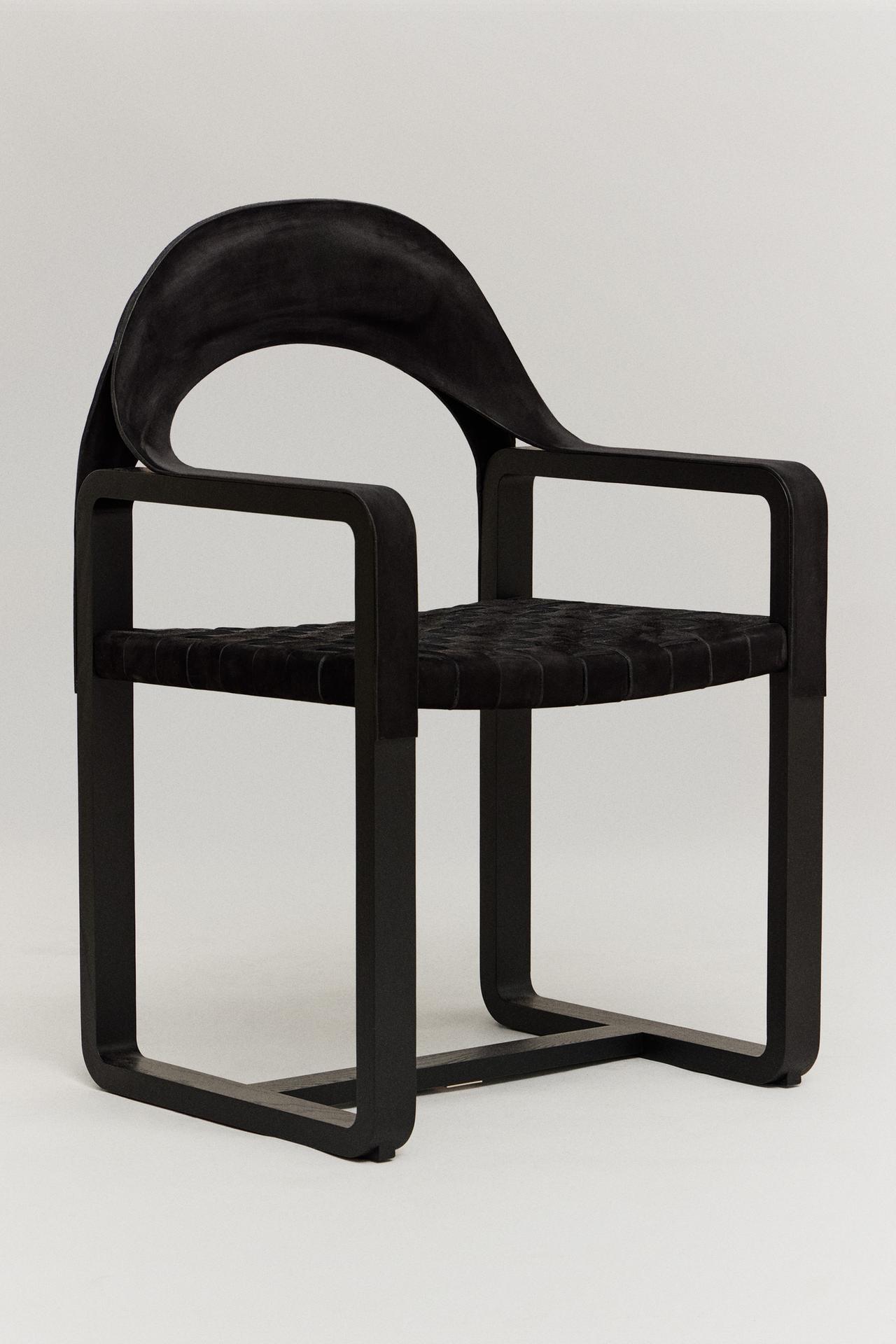 THE POWELA CHAIR — Black