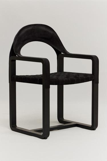 THE POWELA CHAIR — Black 2