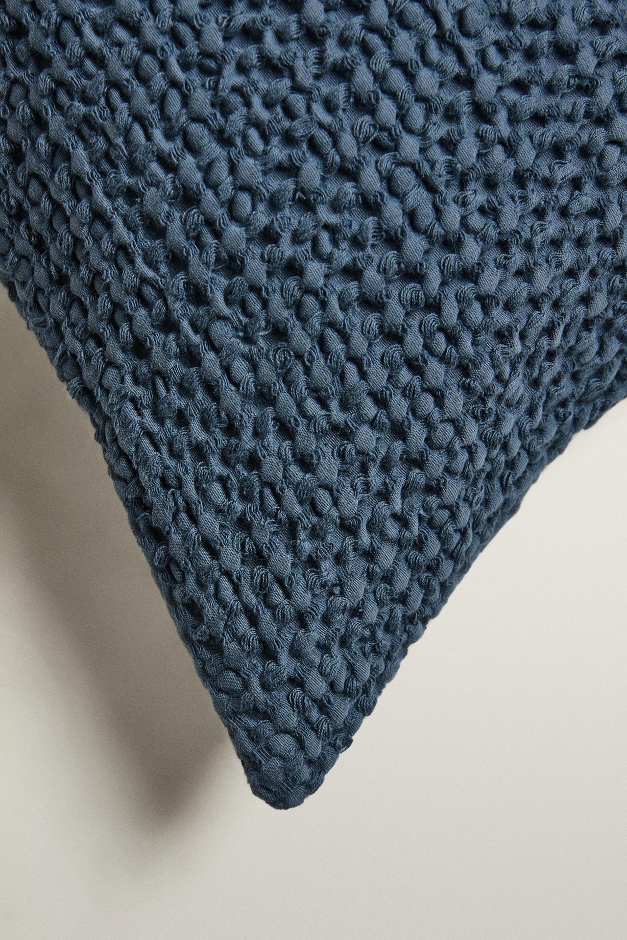 WAFFLE-KNIT THROW PILLOW COVER — Navy blue