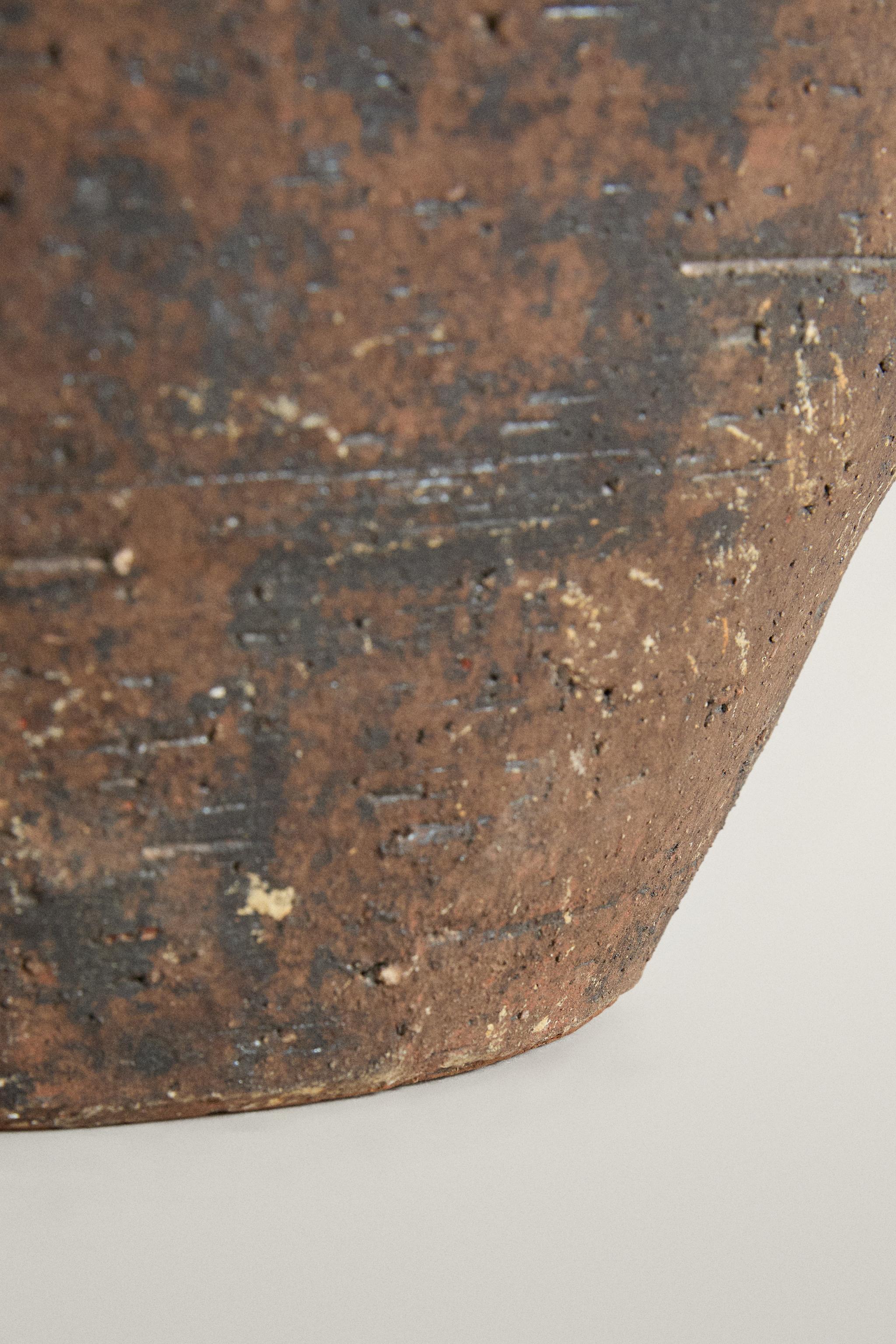 DECORATIVE TEXTURED CERAMIC VASE