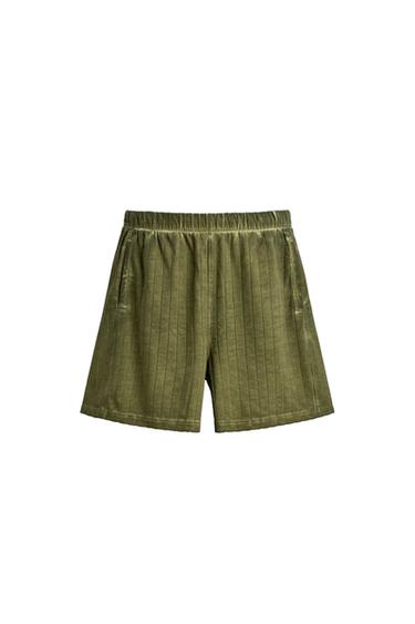 BERMUDA RELAXED FIT CANALÉ - Verde de Zara