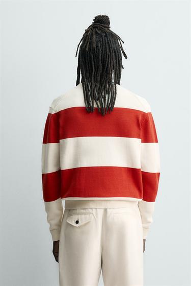 PULL EN JACQUARD À RAYURES AARON LEVINE X ZARA - Écru / Rouge de Zara - Image 2