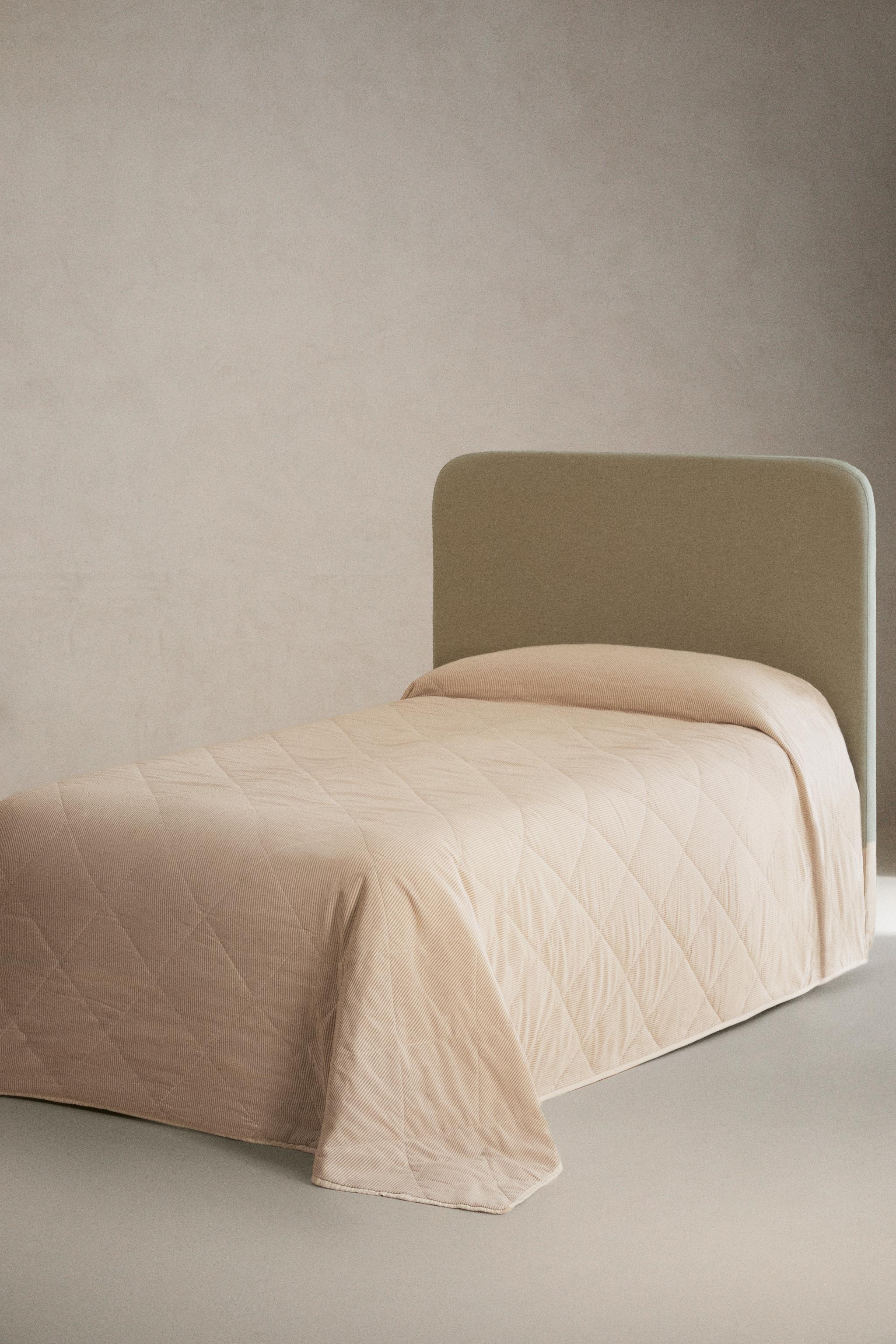 ベッドリネン ベッドカバー | ベッドスプレッド | ZARA 日本