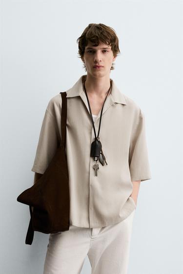 قميص منسدل RELAXED FIT - بيج فاتح الخاص بـ Zara