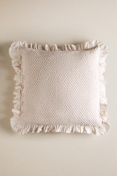 KIDS’ MINI WAFFLE TEXTURE CUSHION COVER WITH RUFFLE TRIM - Pink by Zara